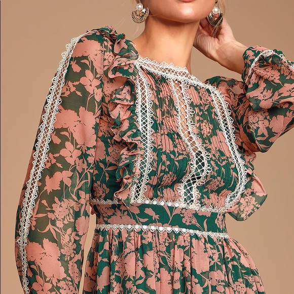 ✨HOST PICK ✨ Lulu’s Floral Skater Dress - Picture 4 of 10